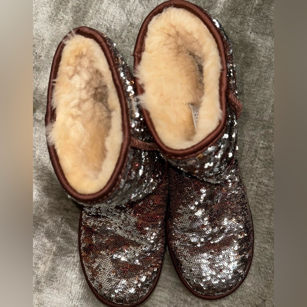 Ugg classic short boots sequin brown silver color changing size 6 US - Picture 7 of 7